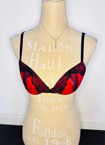🌸 soutien gorge rouge avec dentelle noire 85 c