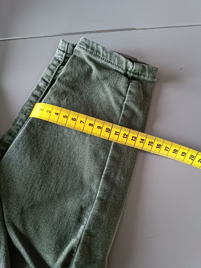 Jean kaki Bershka taille 34 - photo numéro 2