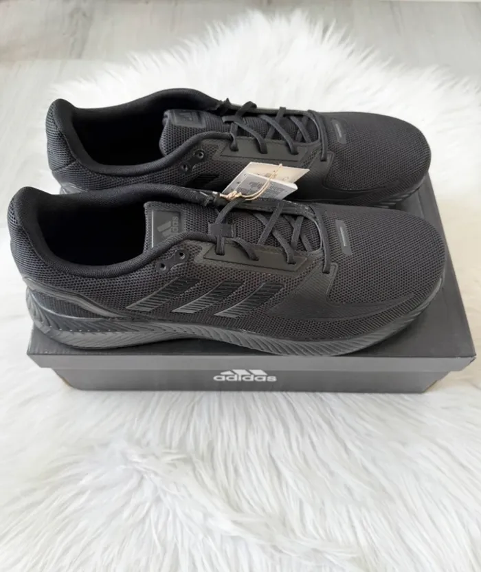 Basket Adidas – Taille 49 ⅓ – noir / All Black – Neuf avec étiquette - photo numéro 5