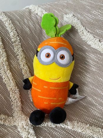 Peluche doudou Moi moche et méchant les minions jaune carotte orange très bon état