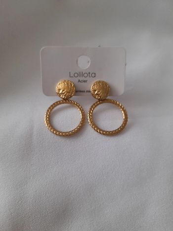 Boucles d oreilles doré neuve avec étiquette 🏷
