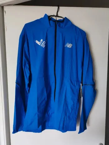 Veste Homme New Balance Impact Run – Édition Marathon de Valence 42K Trinidad Alfonso