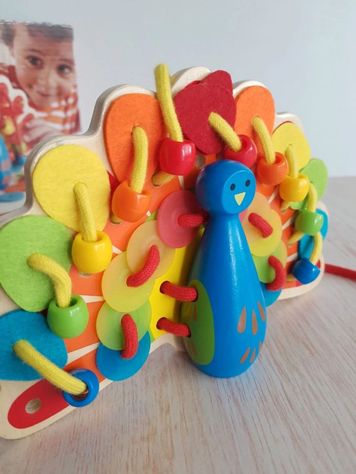 Lacing peacock jeu de laçage en bois Hape - photo numéro 18