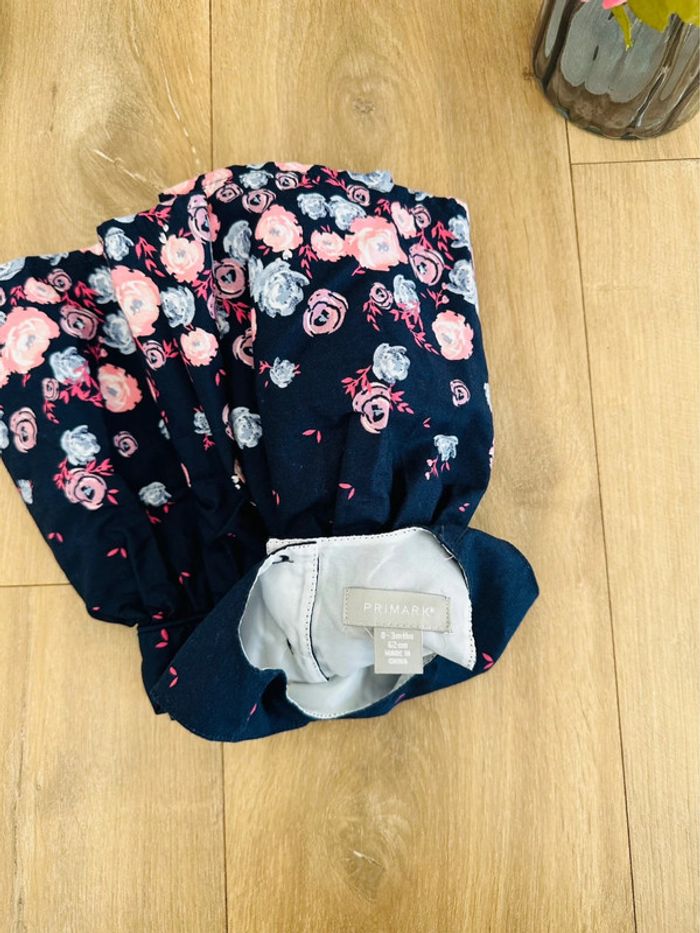 Très jolie robe Primark • 1-3 mois - photo numéro 4