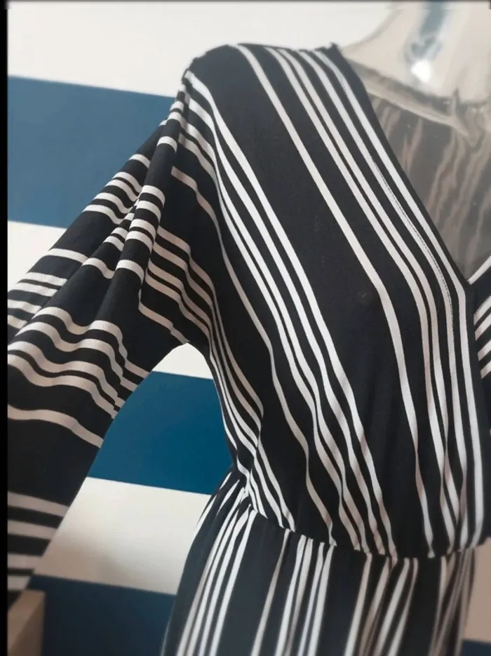 Jolie robe portefeuille avec ceinture en simili Esmara femme taille 38/40 - photo numéro 2