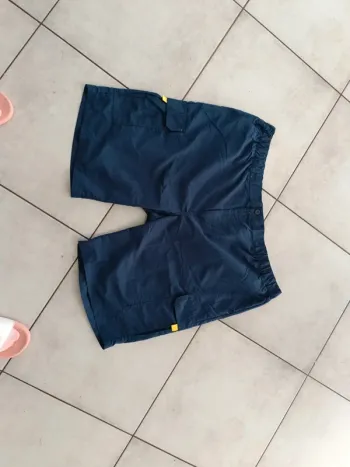 Short bleu