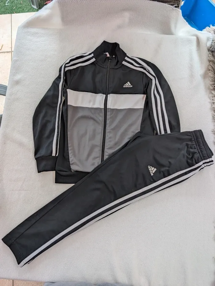 Ensemble de sport adidas 7-8 ans garçon