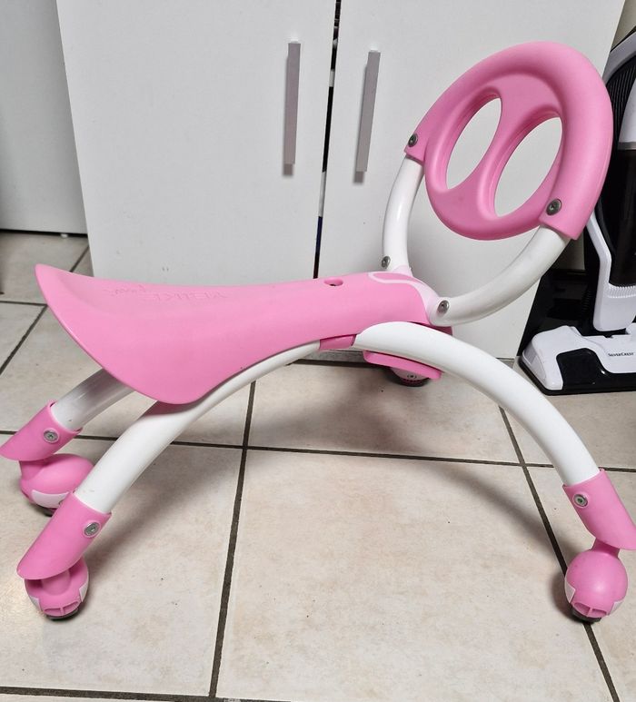 Trotteur pousseur roue 360°