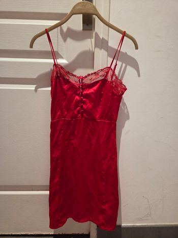 Nuisette rouge satine et dentelle