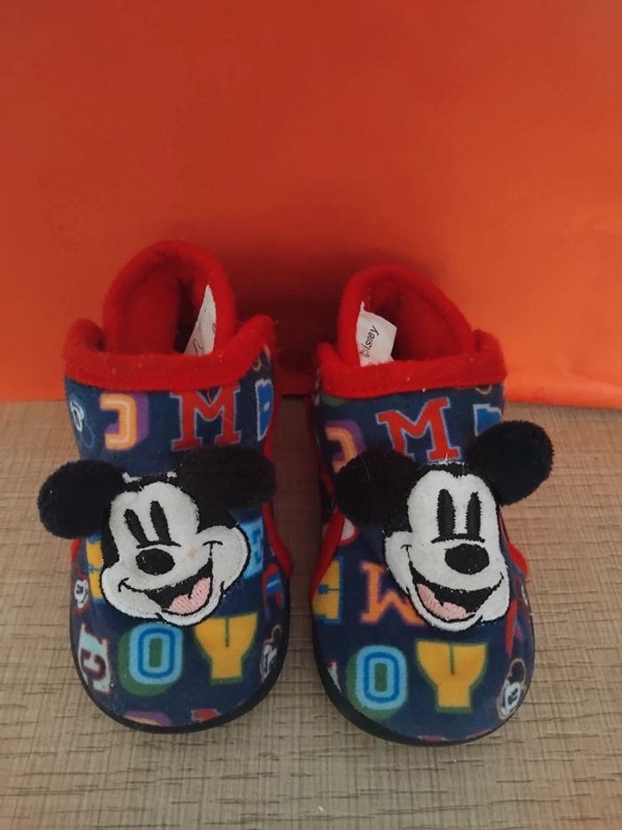 Chaussons taille 19 *