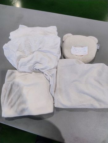 Vends lot 2 drap housse, alaise 120 cm et couverture