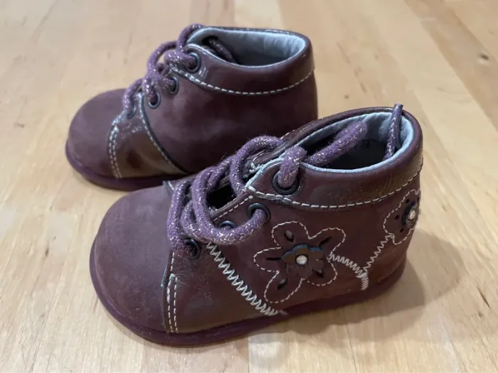 Baskets bordeaux foncé avec fleurs type Kickers - photo numéro 2