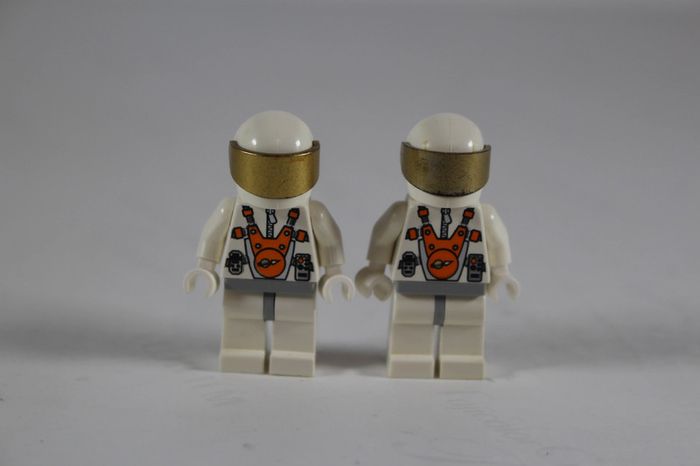 Lego Figurine Mars Mission Astronaute Oxygen x 2