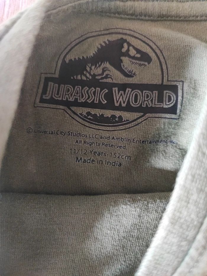 T shirt Jurassic world 11/12 ans en excellent état - photo numéro 3