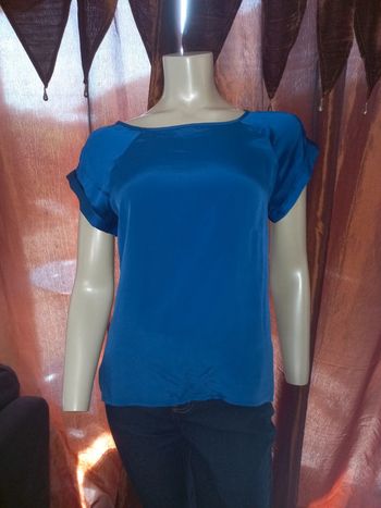 Top blouse satiné bleu électrique état neuf Taille 38