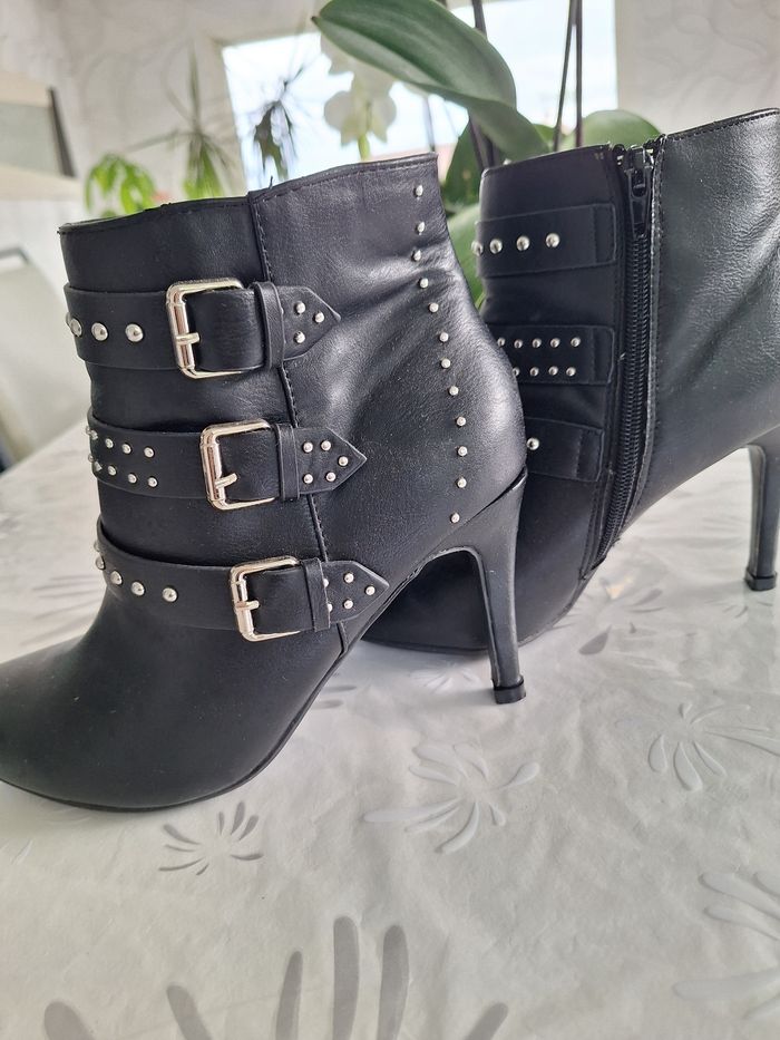 Bottines neuves pointure 40 Grands Boulevards.