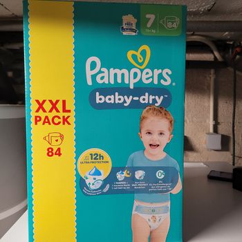 Carton  de 84 couches pampers taille 7 neuf