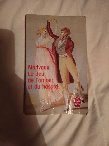 Livre "le jeu de l'amour et du hasard" Marivaux