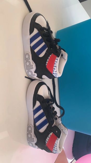 Magnifique baskets Adidas taille 22