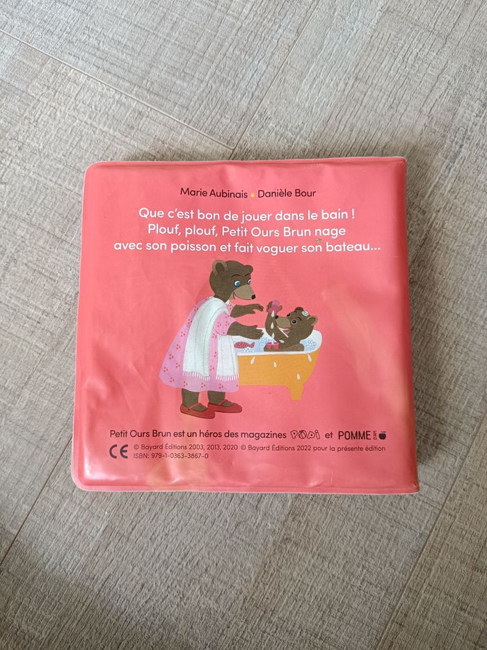 Livre bain " petit ours brun joue dans son bain " - photo numéro 3