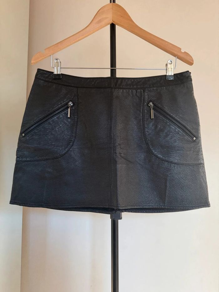 jupe courte en cuir court taille L Zara