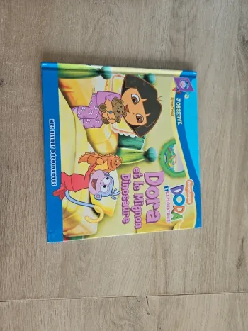 Livre dora l'exploratrice