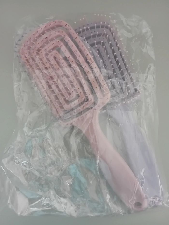 Lot de 2 brosses à cheveux neuves