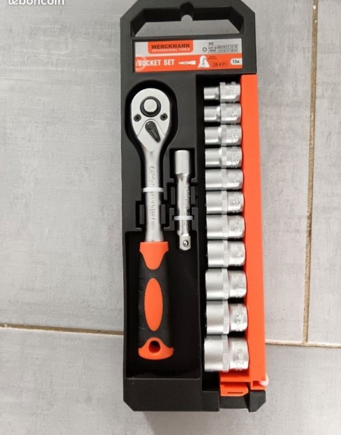 Clé à cliquet avec douille