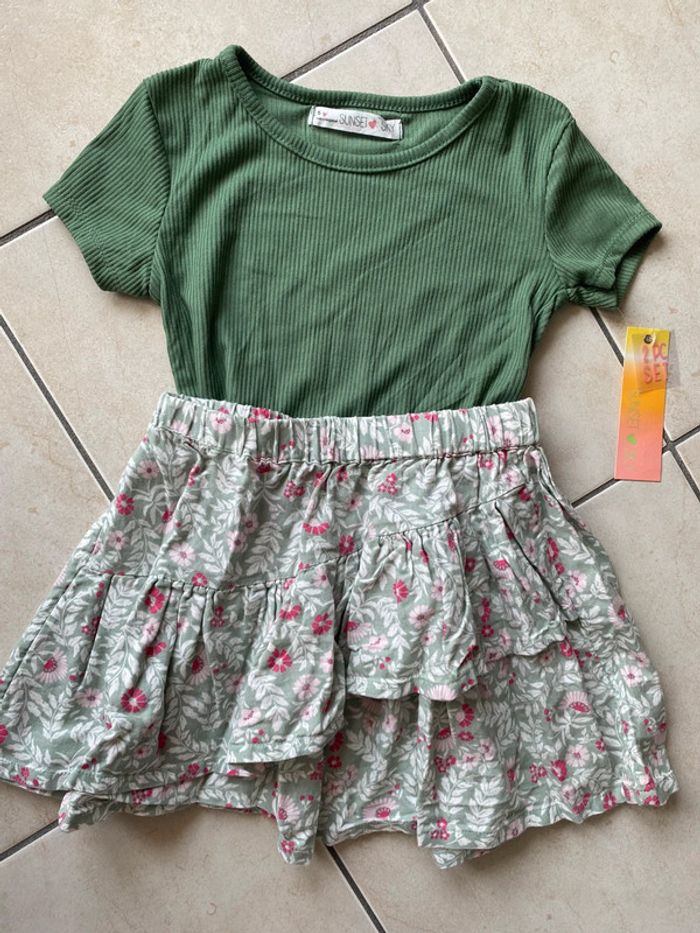 Ensemble jupe à volant fleurs fille et t-shirt côtelé - photo numéro 2