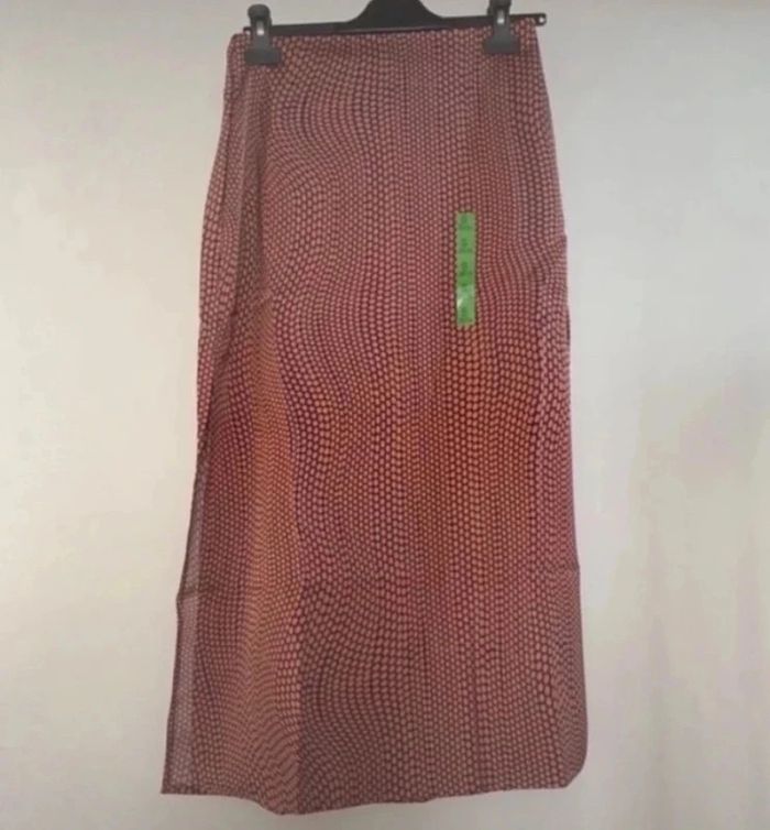 Jupe Stradivarius taille 36 effet satiné neuve