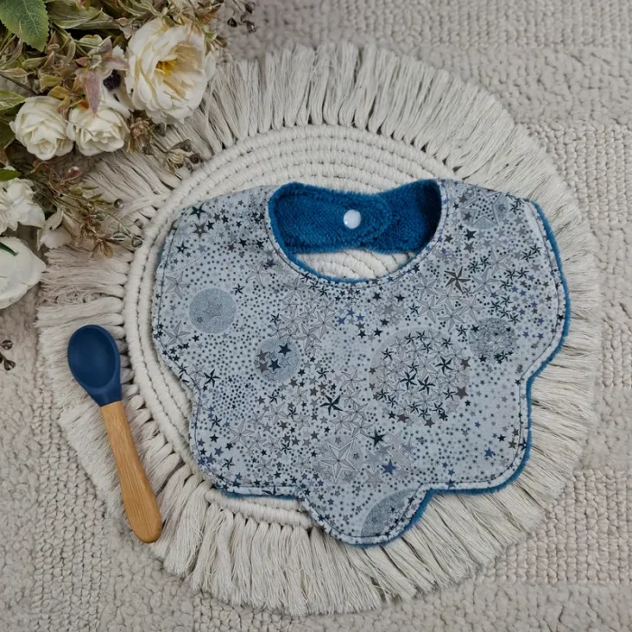 Bavoir forme fleur motif liberty