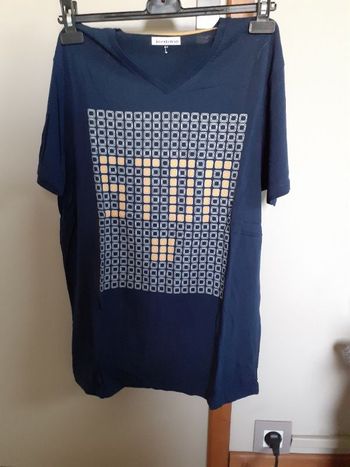 Tshirt bleu avec motif STOP