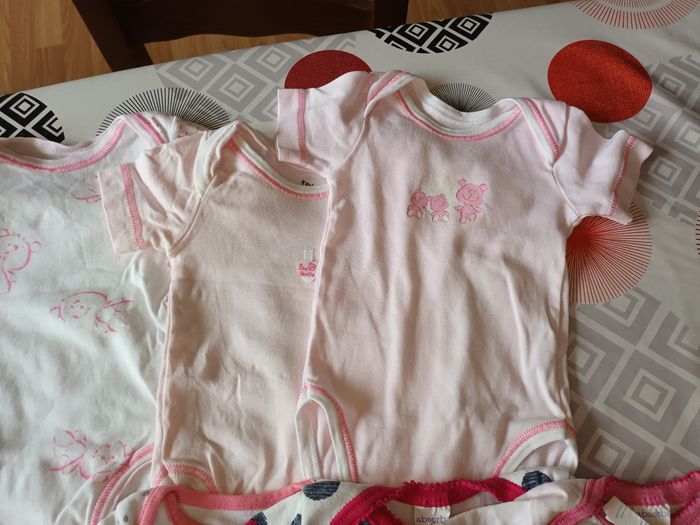 Lot 9 bodies manches courtes Taille 3 mois 👧 - photo numéro 5