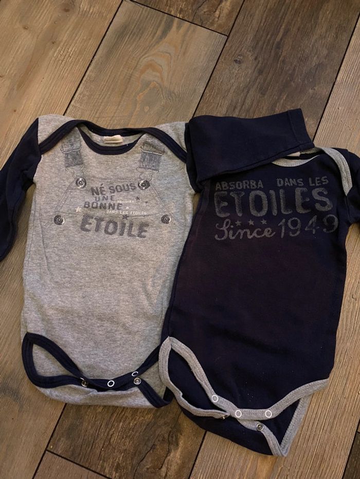 Lot de 2 bodies bleus 9 mois gris et marine étoile
