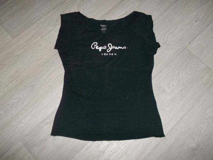 Tee shirt PEPE JEANS noir et sigle beige devant L TBE
