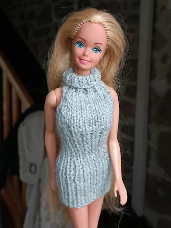 Robe chic grise pour poupée barbie