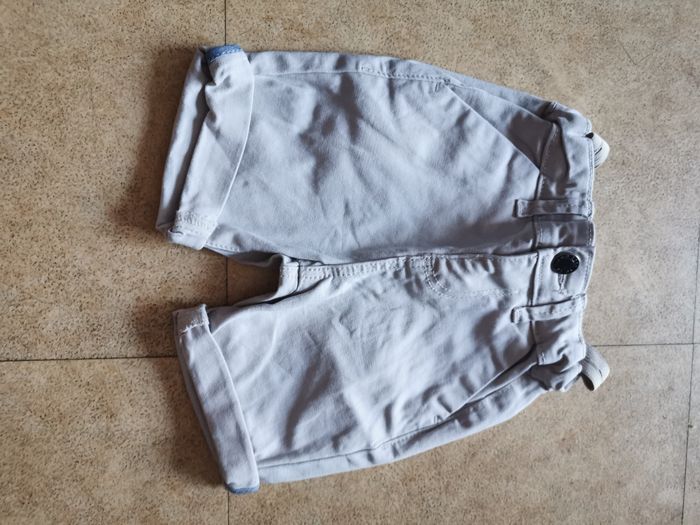 Short beige taille 18 mois de chez primark