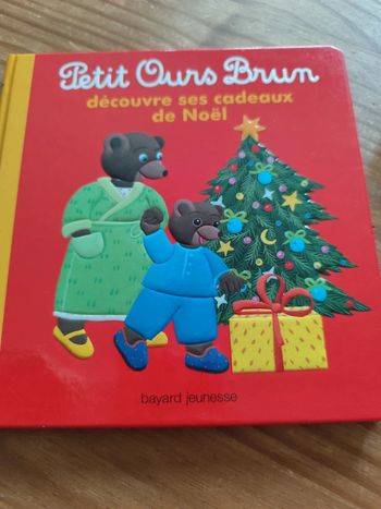 Petit ours brun noël