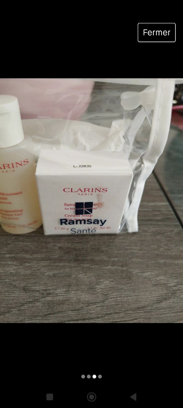 Kit de toilette Clarins neuf - photo numéro 5