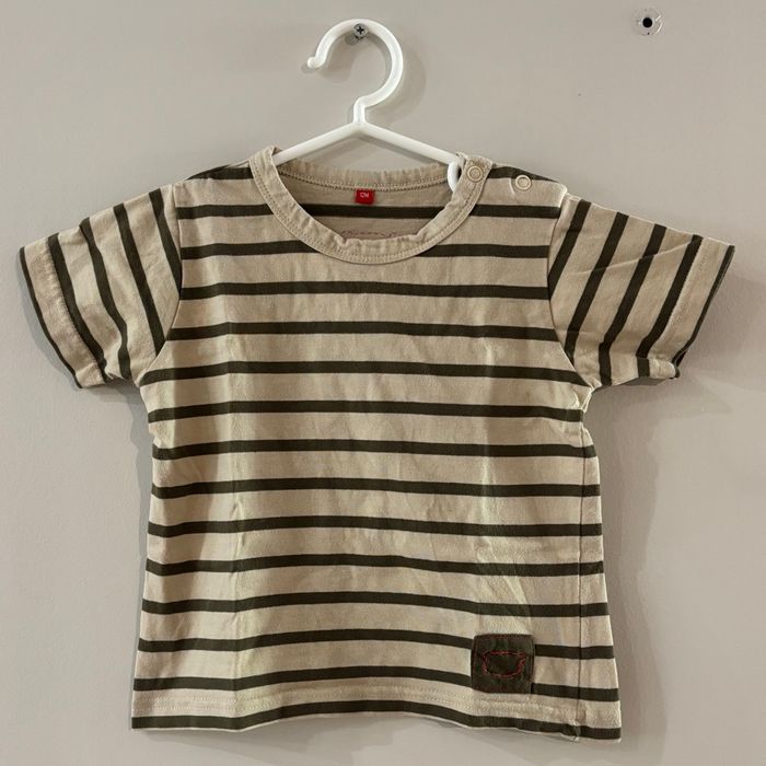 T-shirt rayé écru et kaki