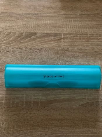 Dérouleur dévidoir pour film alimentaire «  silence on filme «