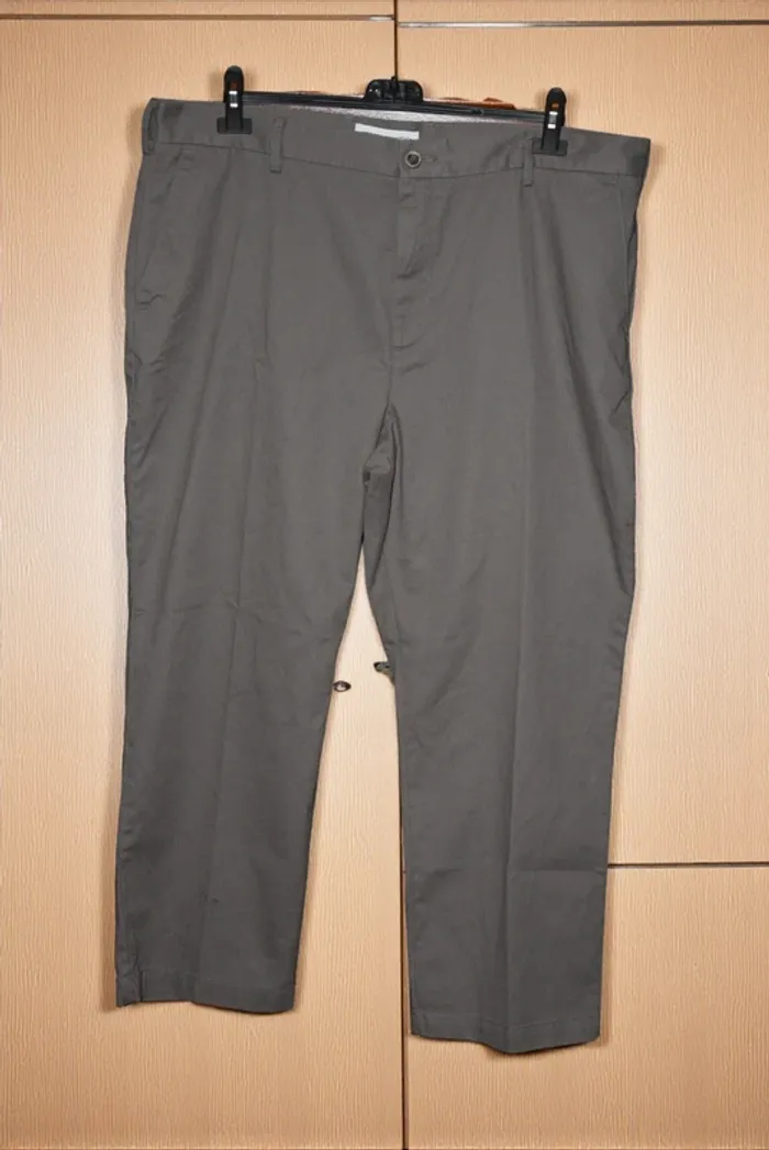 Amazon Essentials Pantalon Chino Infroissable sans Pinces 42W/28L coupe Classique Homme