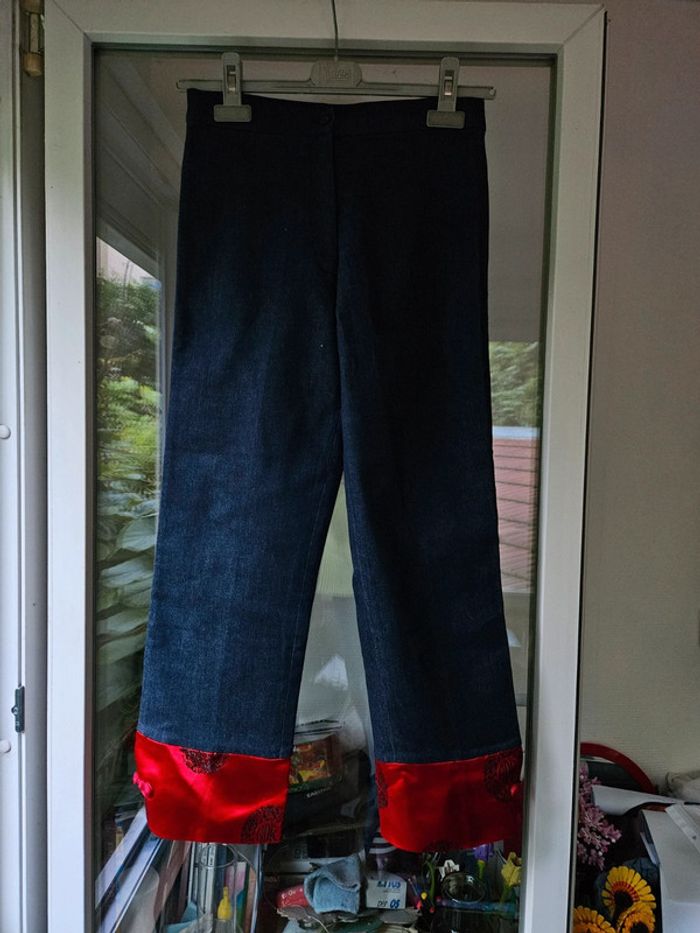 Pantalon pantacourt en jean bleu détails rouge vintage taille 34 xs