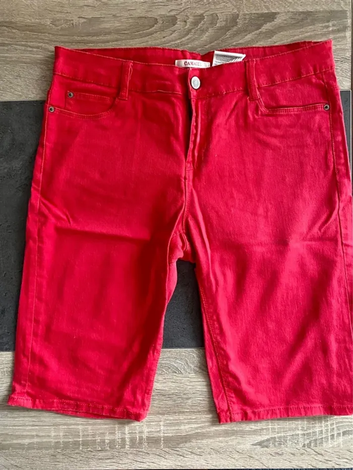 Short rouge camaïeu