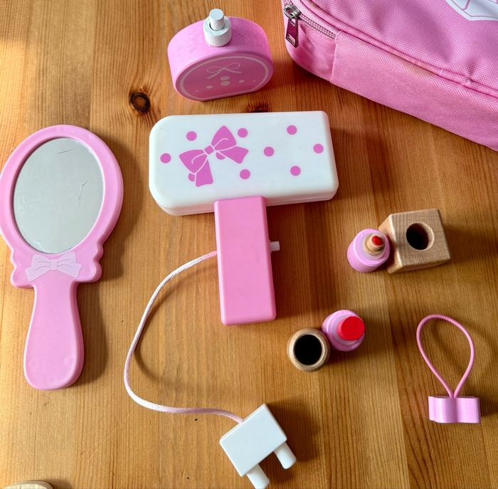 Trousse de beauté avec accessoires en bois - photo numéro 2