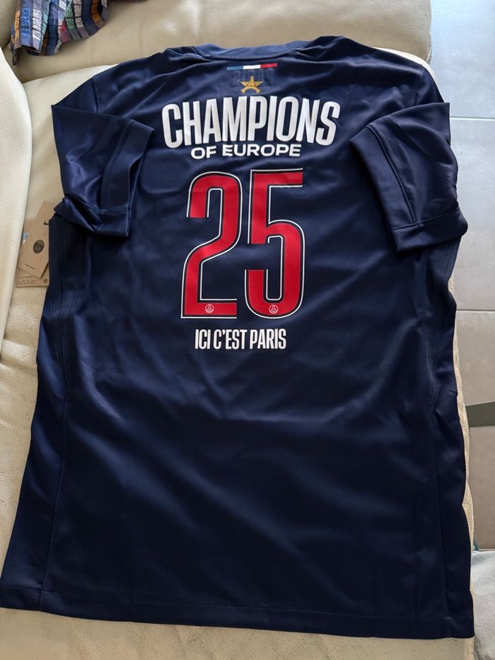Maillot PSG « Champion of Europe » Neuf - Taille M - photo numéro 2