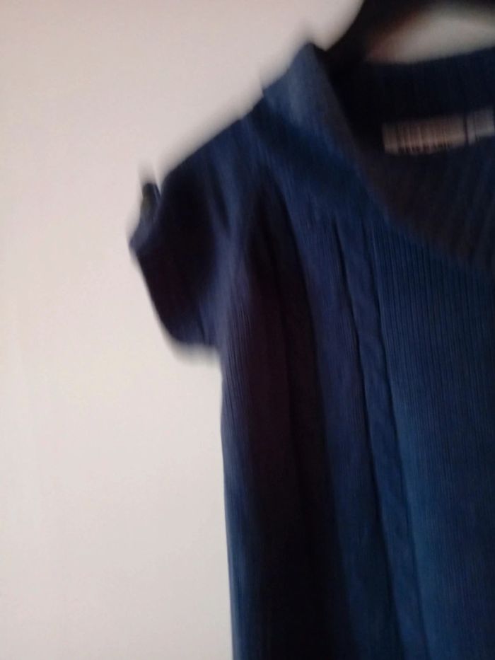 Jolie robe pull. Bleu marine. 6 ans - photo numéro 4