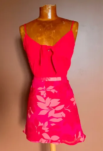 Jupe fluide rouge et rose