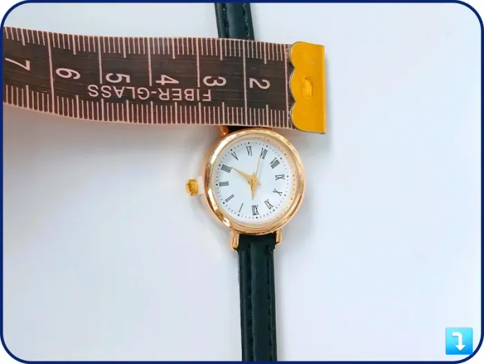 Montre chic au style classique, cadran romain et bracelet raffiné - photo numéro 10