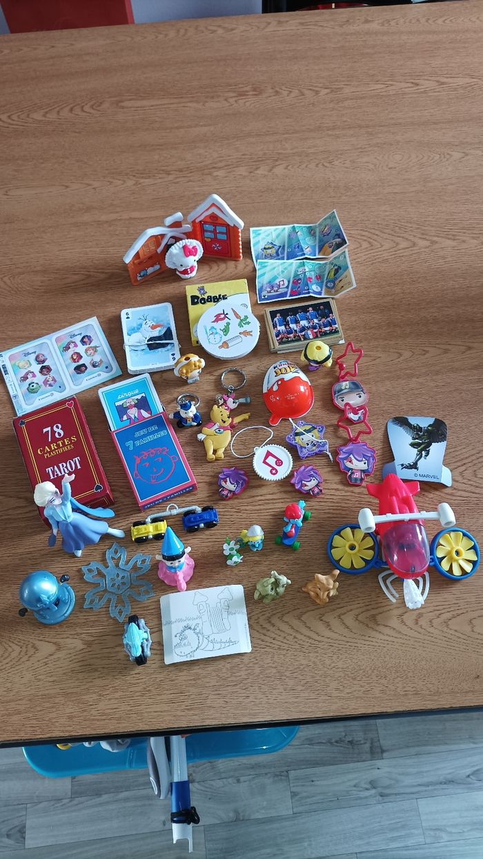Dobble+ figurine reine des neiges , cartes  (lot calendrier de l'avent enfants)